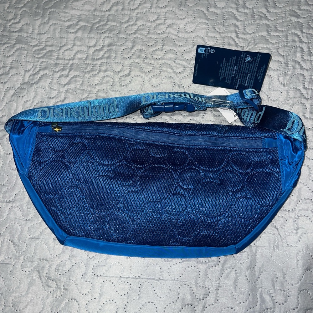 Disney parks castle Fanny Pack belt bag purse crossbody embroidered blue DCA New - Picture 4 of 7